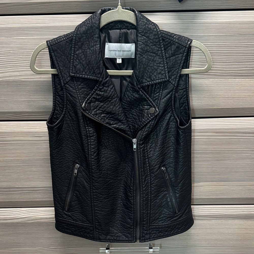 cupcakes & cashmere Black Quilted Vest